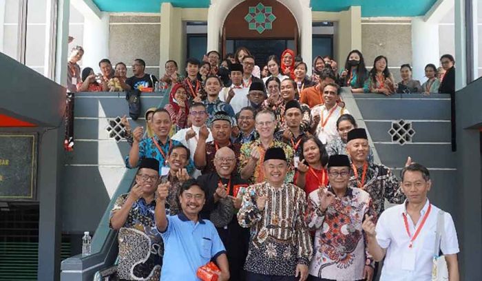 70 Agamawan Muda Lintas Agama Kunjungi Masjid Al Akbar Surabaya