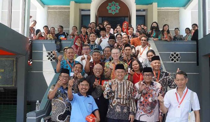 70 Agamawan Muda Lintas Agama Kunjungi Masjid Al Akbar Surabaya 70 Agamawan Muda Lintas Agama Kunjungi Masjid Al Akbar Surabaya