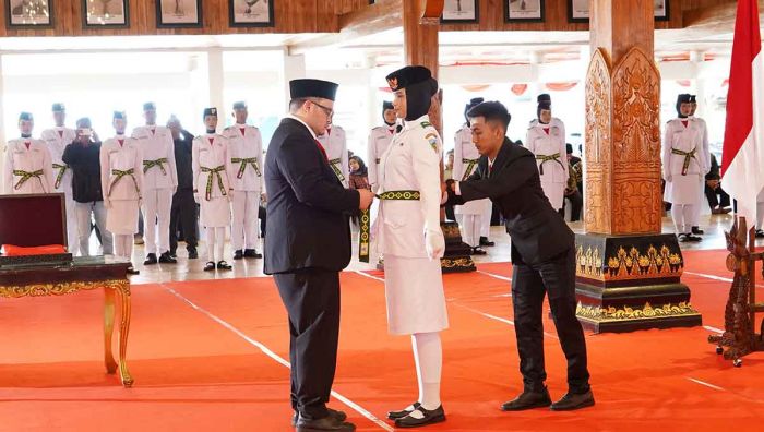 Bupati Kediri Kukuhkan 75 Paskibraka, Doakan Tugas 17 Agustus Berjalan Lancar
