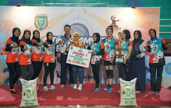 Tutup Turnamen Voli, Wali Kota Madiun akan Bangun Lapangan untuk Warga Tutup Turnamen Voli, Wali Kota Madiun akan Bangun Lapangan untuk Warga