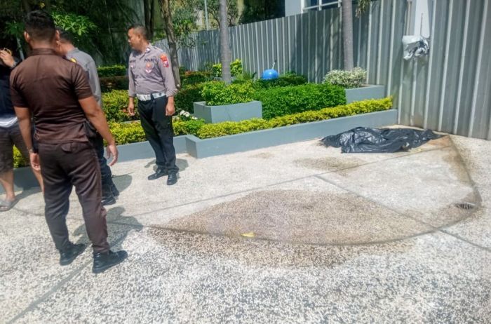 Wanita Ditemukan Tewas di Iconmall Gresik, Kapolsek Kebomas: Ada Surat dan Korban Terjun Wanita Ditemukan Tewas di Iconmall Gresik, Kapolsek Kebomas: Ada Surat dan Korban Terjun