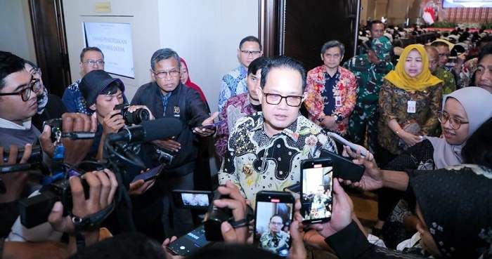 Juara Umum LKSN PDBK 2024, Pj Gubernur Jatim Puji Semangat dan Daya Juang Siswa Juara Umum LKSN PDBK 2024, Pj Gubernur Jatim Puji Semangat dan Daya Juang Siswa