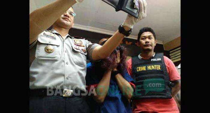 Warga Sedati Gede Sidoarjo <i>Nyolong</i> Tas di Kereta Api Warga Sedati Gede Sidoarjo <i>Nyolong</i> Tas di Kereta Api