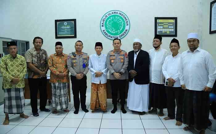 Pejabat Baru Kapolres Gresik Sowan ke Ketua MUI Pejabat Baru Kapolres Gresik Sowan ke Ketua MUI
