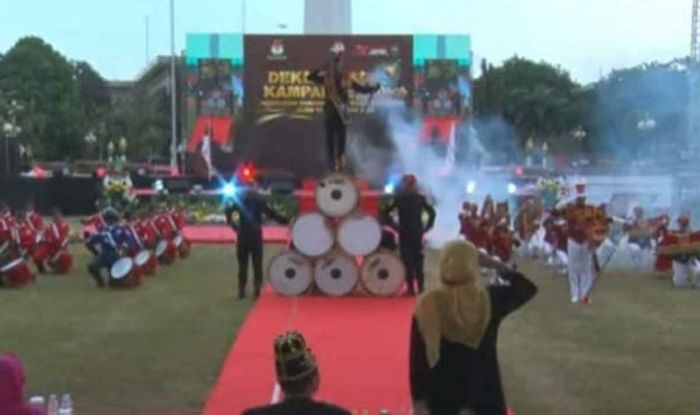 Momen Spesial Khofifah saat Deklarasi Kampanye Damai Pilgub Jatim Momen Spesial Khofifah saat Deklarasi Kampanye Damai Pilgub Jatim