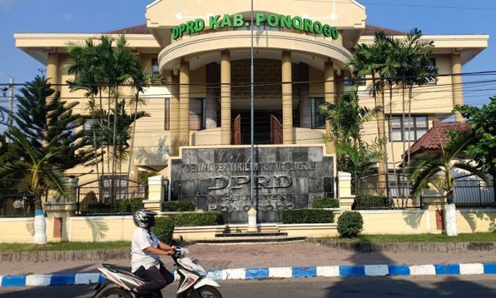 Beredar Data Hasil Swab Test Sebutkan 7 Anggota DPRD Ponorogo Diduga Positif Covid-19 Beredar Data Hasil Swab Test Sebutkan 7 Anggota DPRD Ponorogo Diduga Positif Covid-19