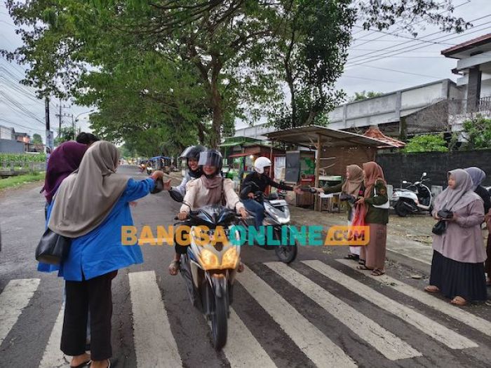 BEM UPD Nganjuk Bersama UKM dan Ormawa Bagikan 750 Takjil di Sekitar Kampus BEM UPD Nganjuk Bersama UKM dan Ormawa Bagikan 750 Takjil di Sekitar Kampus