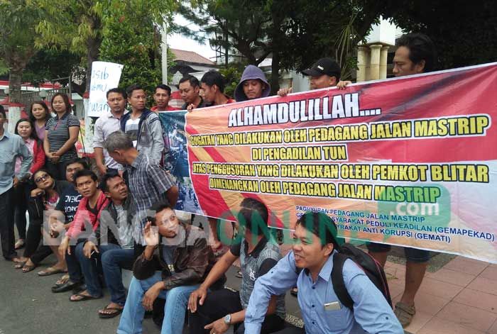 Tak Kunjung Diberi Tempat Relokasi, Eks PKL Mastrip Wadul Dewan Tak Kunjung Diberi Tempat Relokasi, Eks PKL Mastrip Wadul Dewan