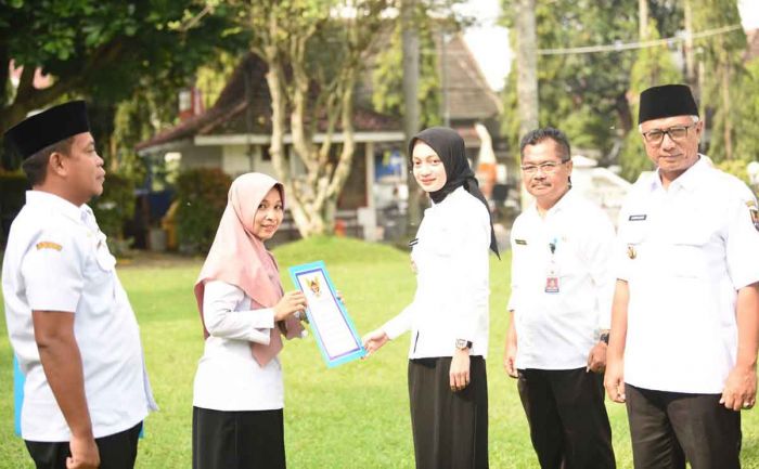 Pesan Wali Kota Kediri saat Serahkan SK Kenaikan Pangkat Periode 1 April 2025 Pesan Wali Kota Kediri saat Serahkan SK Kenaikan Pangkat Periode 1 April 2025