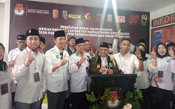 Targetkan 12 Kursi, DPC PKB Kota Malang Daftarkan 45 Bacaleg ke KPU Targetkan 12 Kursi, DPC PKB Kota Malang Daftarkan 45 Bacaleg ke KPU