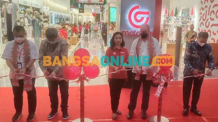 Matahari Buka Gerai ke-148 di IconMall Gresik, 75 Persen Pekerjanya Lokal Matahari Buka Gerai ke-148 di IconMall Gresik, 75 Persen Pekerjanya Lokal