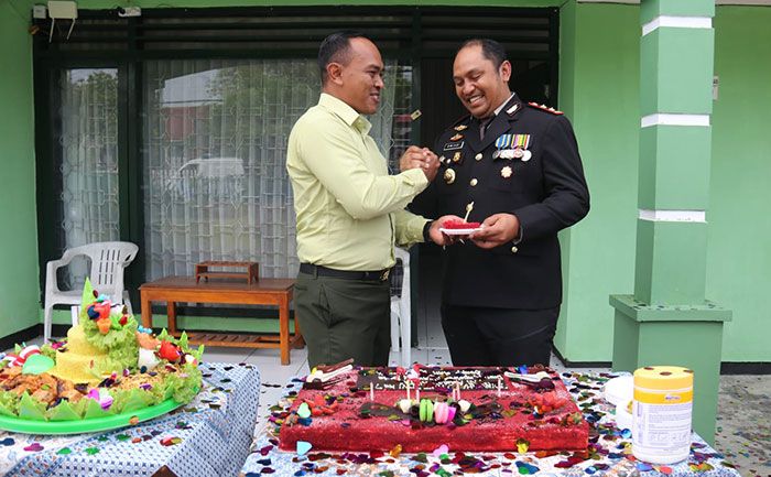 HUT ke-77 TNI, Dandim Ngawi Dapat Kejutan dari Kapolres HUT ke-77 TNI, Dandim Ngawi Dapat Kejutan dari Kapolres