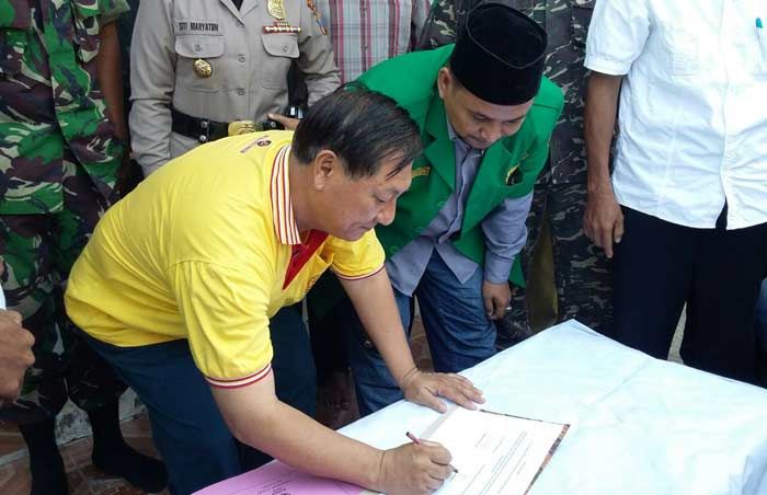 Ansor dan Ketua Vihara Avalokiteswara Pamekasan Kutuk Tragedi Rohingya Ansor dan Ketua Vihara Avalokiteswara Pamekasan Kutuk Tragedi Rohingya