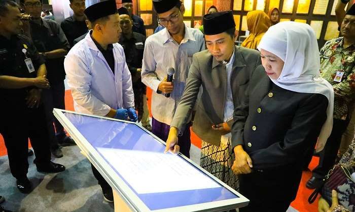 Tutup Pameran dan Seminar, Khofifah: Kenalkan Kedalaman Ilmu Ulama Indonesia yang Mendunia Tutup Pameran dan Seminar, Khofifah: Kenalkan Kedalaman Ilmu Ulama Indonesia yang Mendunia