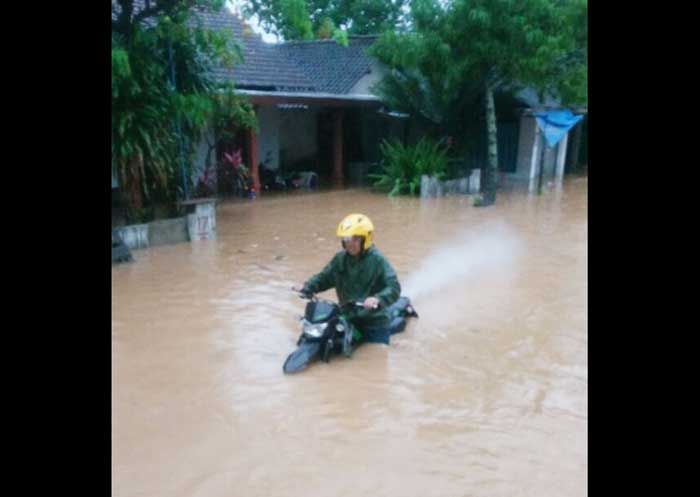 Dinkes Pacitan Mulai Lakukan Trauma Healing Terhadap Korban Bencana Alam Dinkes Pacitan Mulai Lakukan Trauma Healing Terhadap Korban Bencana Alam