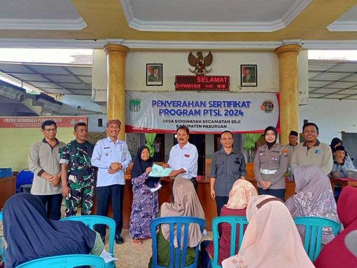 Program PTSL Pasuruan Serahkan 250 Sertifikat Tanah untuk Warga Desa Sidowayah Program PTSL Pasuruan Serahkan 250 Sertifikat Tanah untuk Warga Desa Sidowayah