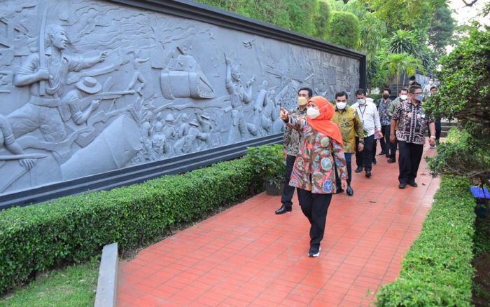 Sambut KTT G-20, Gubernur Khofifah Bakal Percantik Anjungan Jatim di TMII Sambut KTT G-20, Gubernur Khofifah Bakal Percantik Anjungan Jatim di TMII