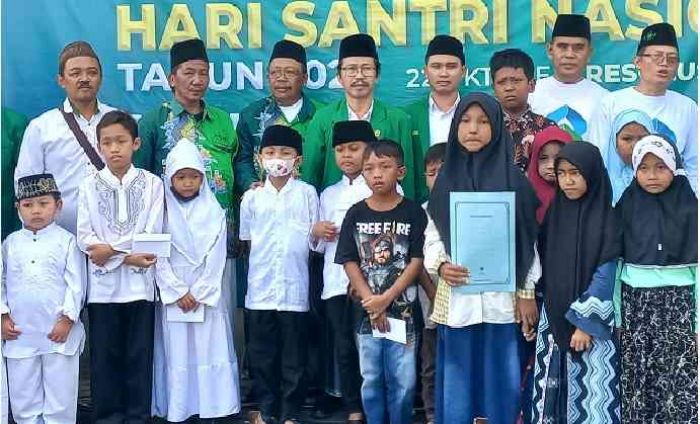 PCNU Mojokerto Gelar Apel Hari Santri, KH. Abdul Adzim: Santri Harus Cerdas dan Bermartabat PCNU Mojokerto Gelar Apel Hari Santri, KH. Abdul Adzim: Santri Harus Cerdas dan Bermartabat