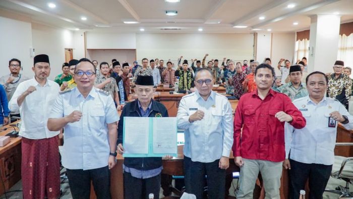 Pemkab Gresik Teken NPHD Bersama 34 Lembaga Keagamaan dan Ormas