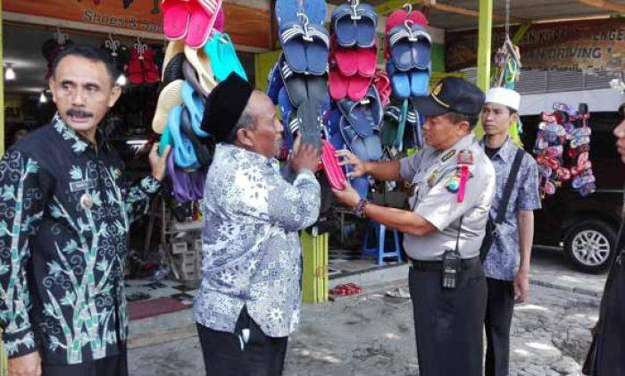 Muspika se-Kabupaten Gresik Razia Sandal Berlafadz Allah Muspika se-Kabupaten Gresik Razia Sandal Berlafadz Allah
