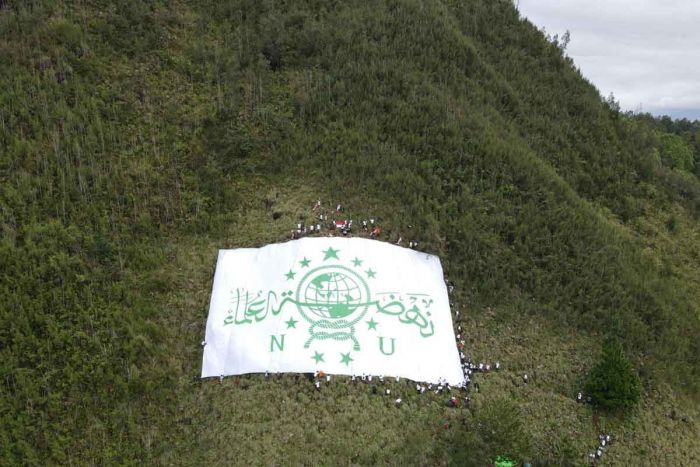 Peringati Satu Abad, Bendera Raksasa NU di Lereng Gunung Panderman Kota Batu Pecahkan Rekor MURI Peringati Satu Abad, Bendera Raksasa NU di Lereng Gunung Panderman Kota Batu Pecahkan Rekor MURI