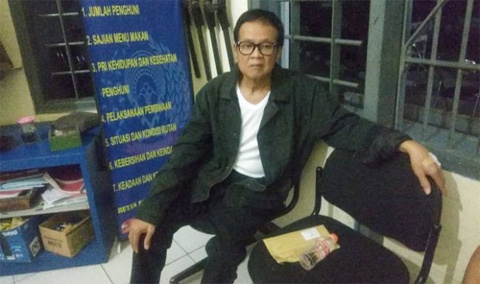 Dinyatakan Sehat, Tatang Istiawan Mantan Pemilik Surabaya Sore Akhirnya Dijebloskan ke Tahanan Dinyatakan Sehat, Tatang Istiawan Mantan Pemilik Surabaya Sore Akhirnya Dijebloskan ke Tahanan