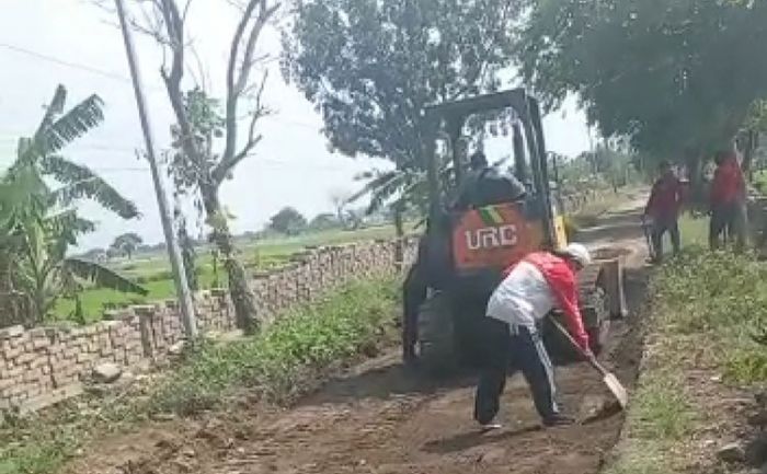 Gerak Cepat, Tim URC Bima DPUTR Gresik Perbaiki Kerusakan JPD Gredek-Sumari Duduksampeyan Gerak Cepat, Tim URC Bima DPUTR Gresik Perbaiki Kerusakan JPD Gredek-Sumari Duduksampeyan