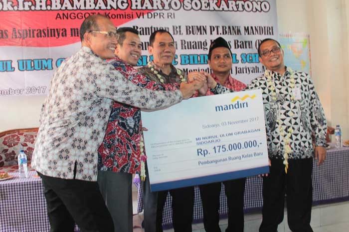 Salurkan CSR, Bank Mandiri Bangun Dua Kelas Baru MI Nurul Ulum Tulangan Sidoarjo