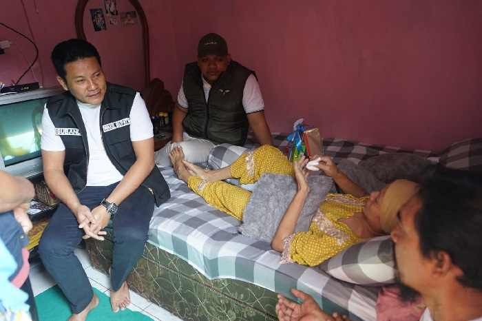 Sambangi Warga Sakit Tahunan, Wabup Sidoarjo Bantu Fasilitasi Pengobatan Sambangi Warga Sakit Tahunan, Wabup Sidoarjo Bantu Fasilitasi Pengobatan