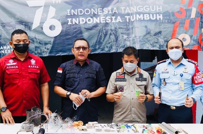 Korwil Madura Gelar Operasi Gabungan di Rutan Bangkalan, Tak Ada Temuan Handphone dan Narkoba Korwil Madura Gelar Operasi Gabungan di Rutan Bangkalan, Tak Ada Temuan Handphone dan Narkoba