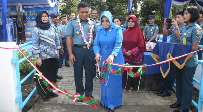 Kaskoarmada II Resmikan Balai RW 5 Semolowaru Dalam Rangka Karya Bakti TNI Semester I TA 2019