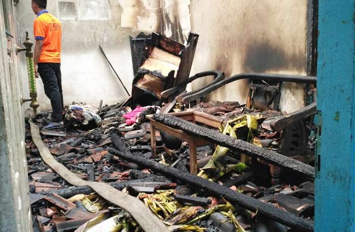 Balita Main Korek, 2 Rumah di Lumajang Hangus Terbakar Balita Main Korek, 2 Rumah di Lumajang Hangus Terbakar