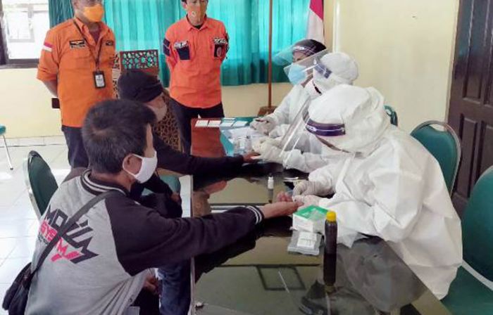 152 Pekerja Migran Asal Malaysia dan 40 Pekerja Asal Papua Dites Cepat Covid-19, Satu Reaktif 152 Pekerja Migran Asal Malaysia dan 40 Pekerja Asal Papua Dites Cepat Covid-19, Satu Reaktif