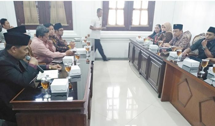 Wadul Dewan, 15 Kepala Madrasah Curhat Minimnya Perhatian dari Pemkot Malang Wadul Dewan, 15 Kepala Madrasah Curhat Minimnya Perhatian dari Pemkot Malang