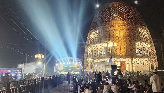 Bupati Gresik Resmikan Masjid KH Robbach Ma Bupati Gresik Resmikan Masjid KH Robbach Ma