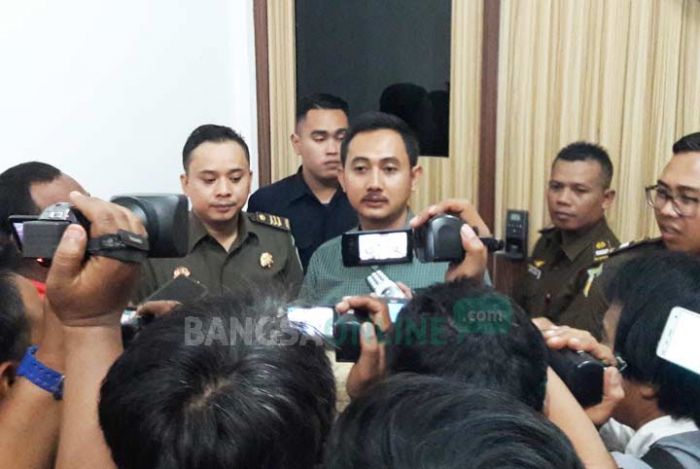 OTT Pejabat BPPKAD Gresik, Kejaksaan: Terkait Pungli Pengurusan Pajak OTT Pejabat BPPKAD Gresik, Kejaksaan: Terkait Pungli Pengurusan Pajak