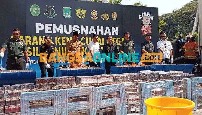 Bea Cukai Bersama Pemkab Pasuruan Musnahkan Jutaan Rokok Ilegal Bea Cukai Bersama Pemkab Pasuruan Musnahkan Jutaan Rokok Ilegal