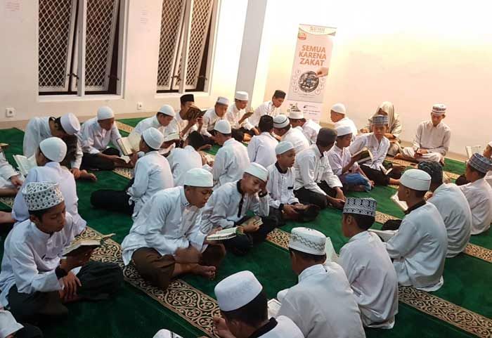 Malam Nuzulul Quran, 1.313 Santri Tahfidz BMH Gelar Khataman Quran Serentak di 15 Kota Malam Nuzulul Quran, 1.313 Santri Tahfidz BMH Gelar Khataman Quran Serentak di 15 Kota