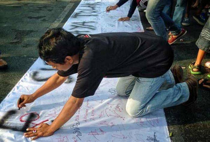 Pilwali Dibegal, Aspirasi Terpenggal, Pendemo: Parpol Permainkan Proses Demokrasi Pilwali Dibegal, Aspirasi Terpenggal, Pendemo: Parpol Permainkan Proses Demokrasi