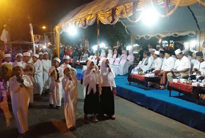 Pesona 1.000 Hadrah Meriahkan Peringatan Maulid Nabi Muhammad SAW di Kabupaten Pamekasan Pesona 1.000 Hadrah Meriahkan Peringatan Maulid Nabi Muhammad SAW di Kabupaten Pamekasan