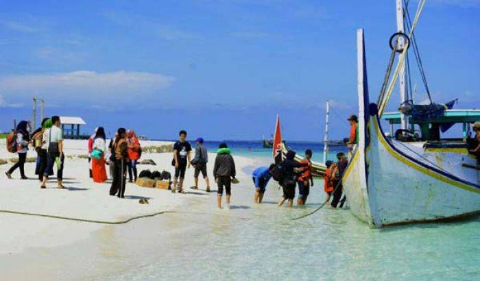 Komunitas Share It Gelar Bakti Sosial di Gili Labak Sumenep Komunitas Share It Gelar Bakti Sosial di Gili Labak Sumenep