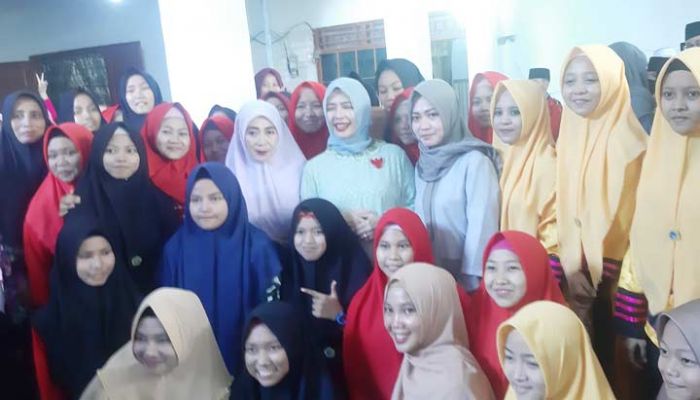 Istri Sandiaga Uno Kunjungi Ponpes Al Ittihat Yasi di Bangkalan, Minta Doa Santri Istri Sandiaga Uno Kunjungi Ponpes Al Ittihat Yasi di Bangkalan, Minta Doa Santri