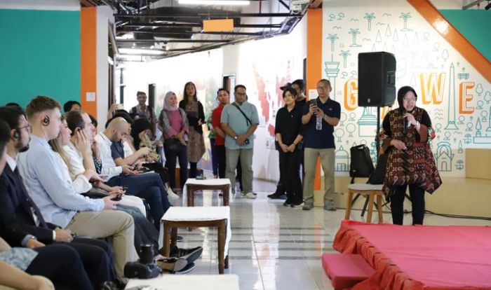 76 Mahasiswa S2 Singapura Belajar Ilmu Pemerintahan ke Surabaya 76 Mahasiswa S2 Singapura Belajar Ilmu Pemerintahan ke Surabaya