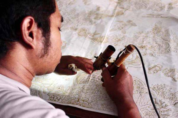 Batik Karah Surabaya Mahal karena Setiap Kain Beda Motif Cerita Batik Karah Surabaya Mahal karena Setiap Kain Beda Motif Cerita