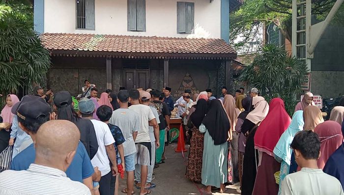 Pesantren Tebuireng Salurkan Ribuan Besek Daging Kurban