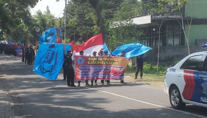 Tuntut Jadi PNS Tanpa Tes, Ratusan Guru Honorer K2 di Kediri Gelar Long March