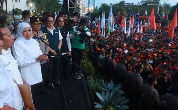 Mayday, Gubernur Khofifah Tekankan Pentingnya Harmonisasi Hubungan Industrial Antara 3 Pihak