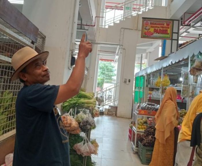 Bangunan Rusak dan Atap Bocor di Pasar Induk Among Tani Kota Batu Dikeluhkan Pedagang dan Masyarakat Bangunan Rusak dan Atap Bocor di Pasar Induk Among Tani Kota Batu Dikeluhkan Pedagang dan Masyarakat