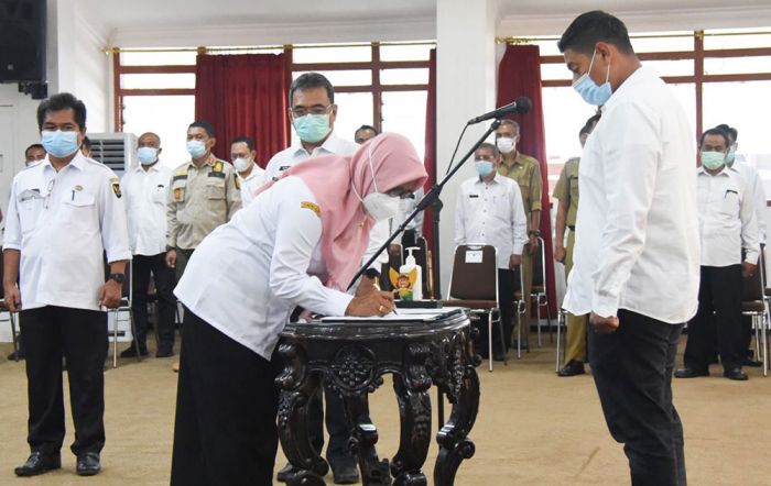 Lantik Tiga Pejabat Pimpinan Tinggi Pratama, Wali Kota Kediri Tekankan Tanggap dan Solutif