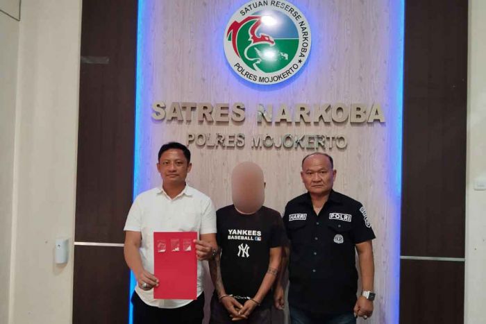 Transaksi Sabu di Warung Makan, Pria di Mojokerto Diringkus Polisi Transaksi Sabu di Warung Makan, Pria di Mojokerto Diringkus Polisi